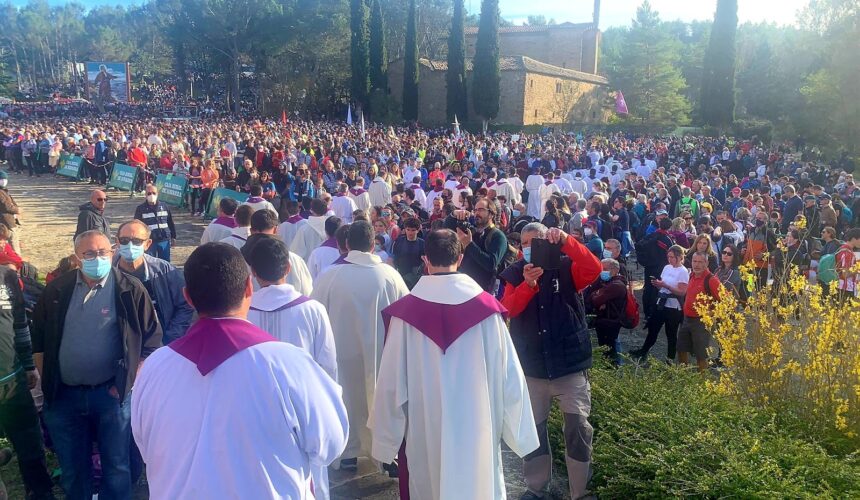 Una Iglesia en salida… ¡O en «bajada»! Una Iglesia en salida… ¡O en «bajada»!